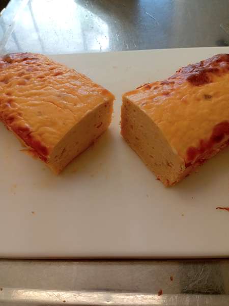 鮭のテリーヌ半分に切ったもの