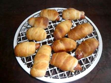 ソーセージ入ロールパン（卵・乳製品不使用）